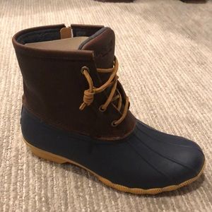 NWT Sperry Saltwater boots